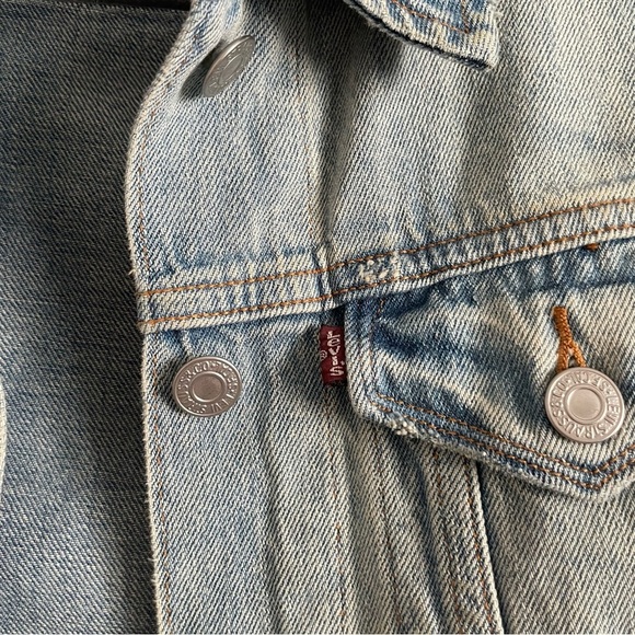 Levi’s cropped denim jacket - Picture 5 of 9